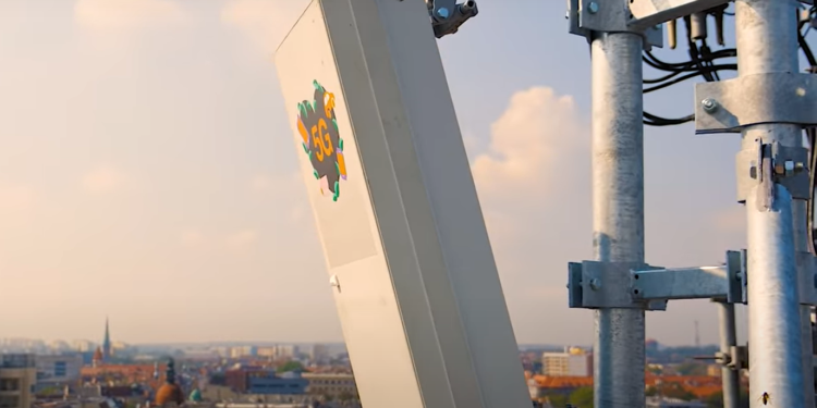 Uruchomienie w Polsce sieci 5G powoduje wiele emocji, wokół tej technologi narastają kolejne teorie spiskowe, my przedstawimy wszystkie mity i fakty.