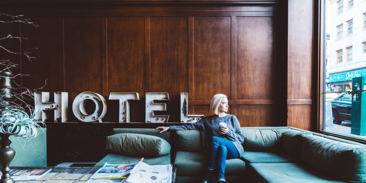 Bon turystyczny: ZUS wykonał rekordowy przelew w związku z bonami turystycznymi, na jeden rachunek przelano aż 900 tysięcy złotych.