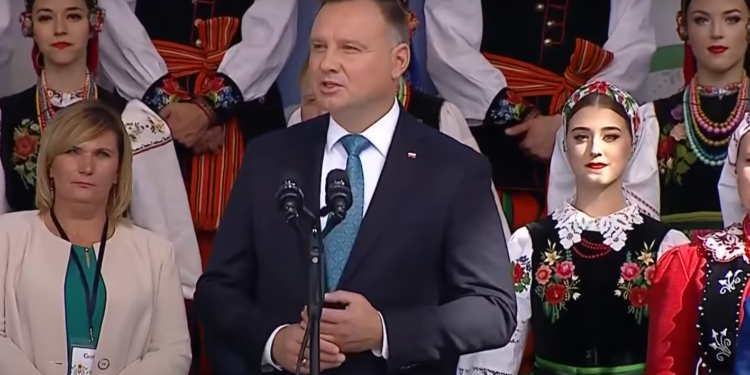 W weekend odbyły się dożynki prezydenckie, przemawiał prezydent Andrzej Duda, tematem była między innymi ustawa futerkowa.