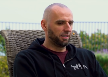 Marcin Gortat i jego nowa dziewczyna zostali przyłapani na wakacjach, koszykarz po rozstaniu z Bachledą-Curuś związał się z tajemniczą Żanetą