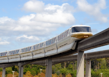 Monorail, czyli naziemna jednoszynowa kolej już niedługo zawita do naszego kraju. Prezydent Rzeszowa decyzję o budowie takiej linii.