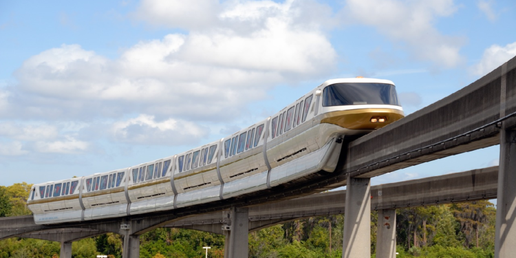 Monorail, czyli naziemna jednoszynowa kolej już niedługo zawita do naszego kraju. Prezydent Rzeszowa decyzję o budowie takiej linii.
