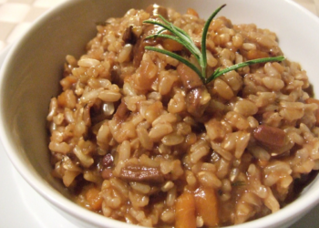 Risotto z kurczakiem i brązowymi pieczarkami, raz spróbujecie i pokochacie tę potrawę. Nie będziecie mogli przestać jeść.