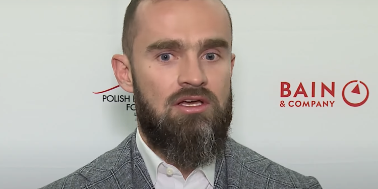 Ponad tysiąc osób wzięło udział w Trilsolation Challenge kręcąc kilometry na rozbudowę szpitala, Sebastian Kulczyk przekazał milion złotych.