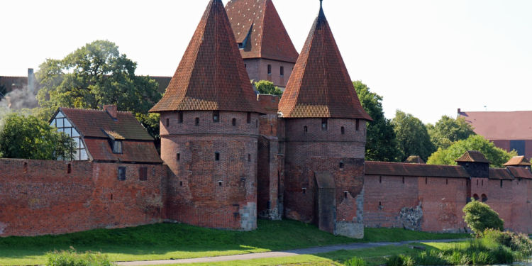 To wcale nie w Malborku znajdował się największy zamek krzyżacki, olbrzymia warownia stała kiedyś w Elblągu.