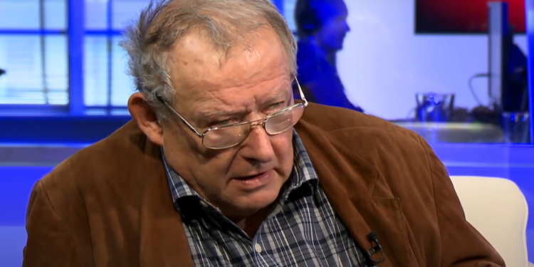 Właśnie została przyznana Literacka Nagroda Nike jednak za nim to nastąpiło na scenie pojawił się Adam Michnik i wygłosił polityczny komentarz