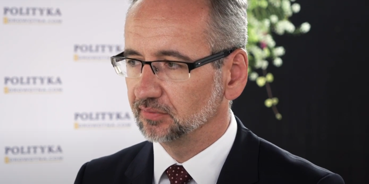 Koronawirus: Minister zdrowia Adam Niedzielski wypowiedział się na temat zmian, rozważane są nowe restrykcje, całkowity lockdown nie.