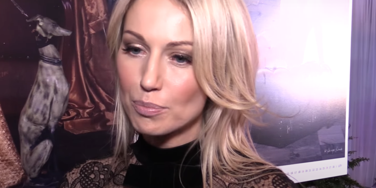 Magdalena Ogórek w trakcie prowadzenia swojego programu "W Kontrze" na antenie TVP Info nie wytrzymała i szarpnęła się za włosy. Dlaczego?