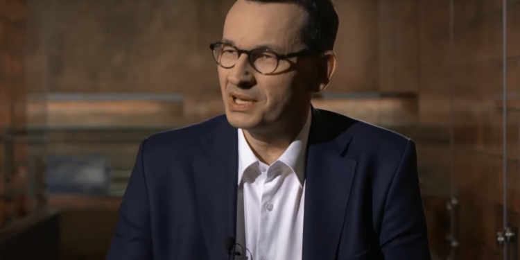 Koronawirus: Premier Mateusz Morawiecki ogłosił wsparcie dla firm, które objęte zostały nowymi obostrzeniami antycoidovymi.