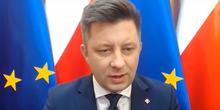 Koronawirus: Rząd PiS jeszcze kilka tygodni temu upierał się że drugi lockdown kraju nie wchodzi w grę, jednak teraz zmienia zdanie.