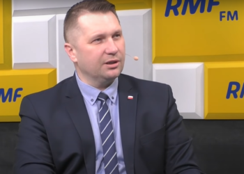 Nowy minister edukacji Przemysław Czarnek zapowiada zmiany w szkołach. Polityk chce wprowadzenia nowych podstaw programowych.