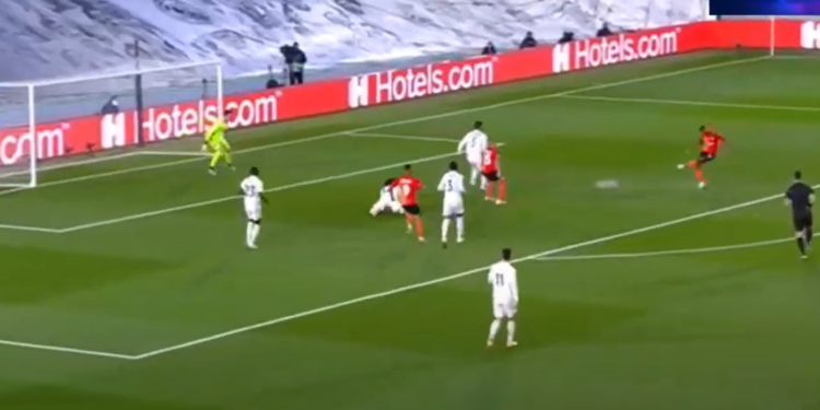 Liga Mistrzów nie przestaje zaskakiwać, Real Madryt przegrał na własnym boisku 2-3, a ich katem okazał się Szachtar Donieck.