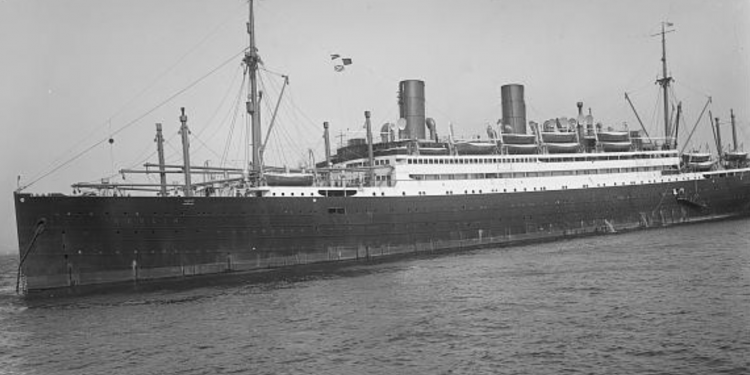 Zatonięcie radzieckiego statku wycieczkowego "Admirał Nachimow" było jedną z największych katastrof morskich w historii ZSRR.