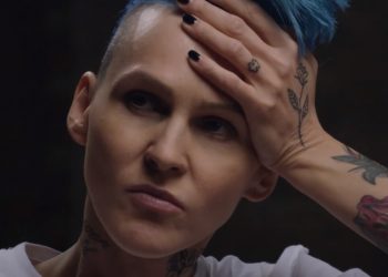 Agnieszka Chylińska i Kuba Wojewódzki poprzez YouTube, wówczas okazało się, że była wokalistka zespołu "ONA" chciała popełnić samobójstwo