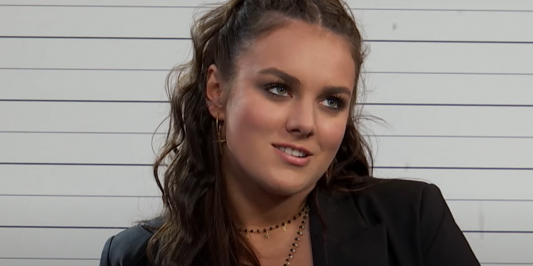 Metamorfoza jaką przeszła Ewa Farna zszokowała fanów, gwiazda sporo schudła po ciąży, wyznała jaka dieta jej pomogła.