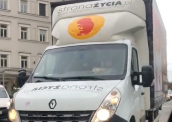 Antoni Pawlicki, polski aktor znany między innymi z serialu "Czas Honoru" zablokował furgonetkę pro-life fundacji "Prawo do życia"