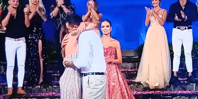 Beata Postek, czyli Ata z programu "Hotel Paradise", prowadzącą jest Klaudia El Dursi, chce wydać książkę, opisze w niej swój każdy związek.