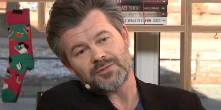 Jacek Braciak w książce "Zawód aktor" powiedział co sądzi o produkcjach TVN takich jak między innymi "Brzydula", oberwały też inne seriale