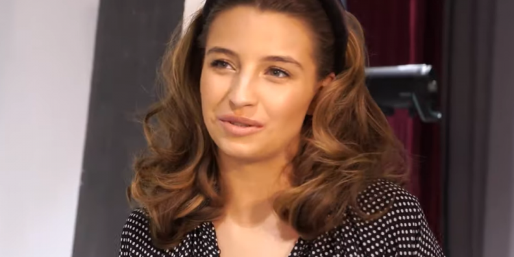 Julia Wieniawa przebywa na egzotycznych wakacjach, podzieliła się z fanami zdjęciami w serwisie Instagram, momentalnie wylał się na nią hejt.