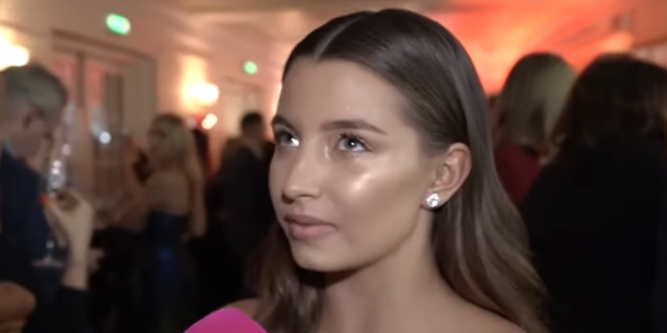 Gwiazda serialu "Zawsze Warto" i programu "Taniec z Gwiazdami", Julia Wieniawa pokazała w serwisie Instagram jaką przeszła metamorfozę.