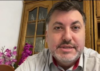 Koronawirus w Polsce: Artur Dziambor (Konfederacja/Wolność) trafił do szpitala z powodu COVID-19. Jaki jest stan zdrowia posła?