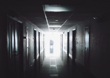 Koronawirus: Relacja lekarza pokazuje jasno jak dramatyczna jest obecnie sytuacja w szpitalach w całej Polsce. Brakuje łóżek i personelu.