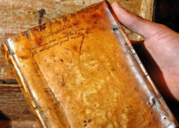 Książki oprawione w ludzką skórę brzmią makabrycznie, ale takie praktyki były stosowane już od XIII wieku. Były to również Biblie.