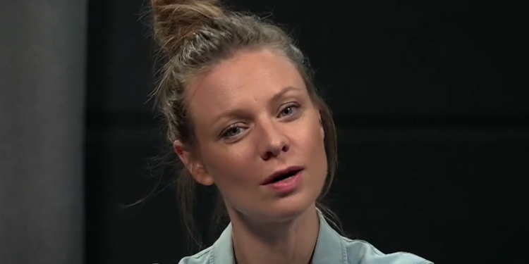 Gwiazda filmu "Sztuka Kochania", a ostatnio serialu "Król", Magdalena Boczarska opowiedziała jak ciężko przechodziła koronawirusa COVID-19.