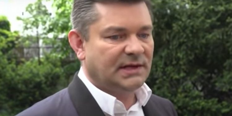 Ile zarabiają i jak mieszkają gwiazdy Disco Polo? W grę wchodzą ogromne sumy pieniędzy, domy gwiazd disco polo opływają w luksusy.