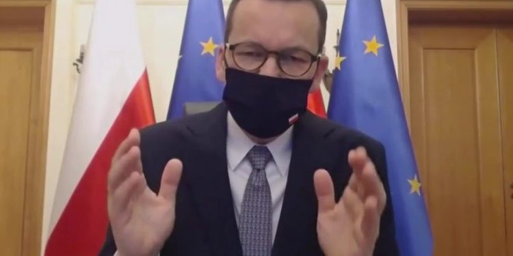 Mateusz Morawiecki w ostrych słowach zwrócił sie do szefowej Komisji Europejskiej (KE), konflikt pomiędzy Polską, Węgrami a UE zaognia się