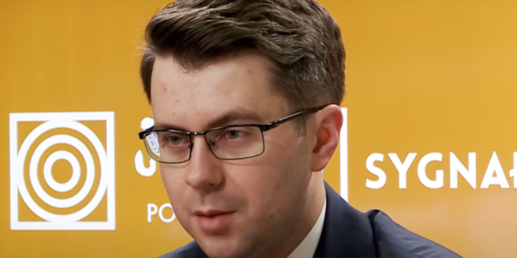 Koronawirus: Rzecznik rządu stwierdził, że jeżeli ilość zakażeń w Polsce będzie dalej rosła grozi nam narodowa kwarantanna i nowe obostrzenia.