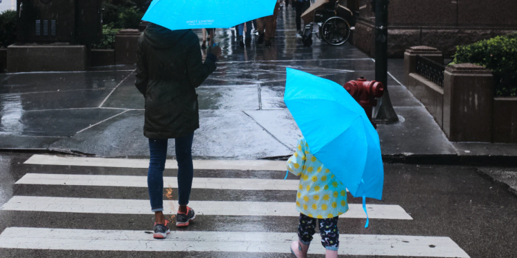 Wypadki z niechronionymi uczestnikami ruchu, czyli pieszymi i rowerzystami to 1/3 zdarzeń w kraju, do większości dochodzi na przejściach.