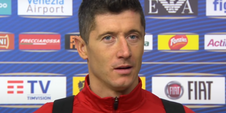 W wywiadzie udzielonym po meczu Włochy-Polska Robert Lewandowski wymownie milczał, takie zachowanie skrytykował Kamil Kosowski.