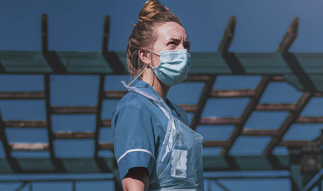 Rozpoczynają się właśnie pierwsze protesty pielęgniarek, które żądają poprawy warunków pracy przy chorych na COVID-19, może wybuchnąć strajk.