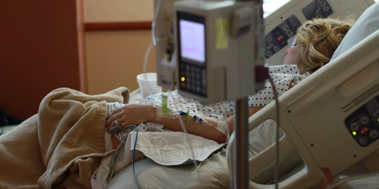 Ciężki przebieg COVID-19 u osób bez chorób współistniejących może mieć podłoże neurologiczne, objawy na to wskazują.