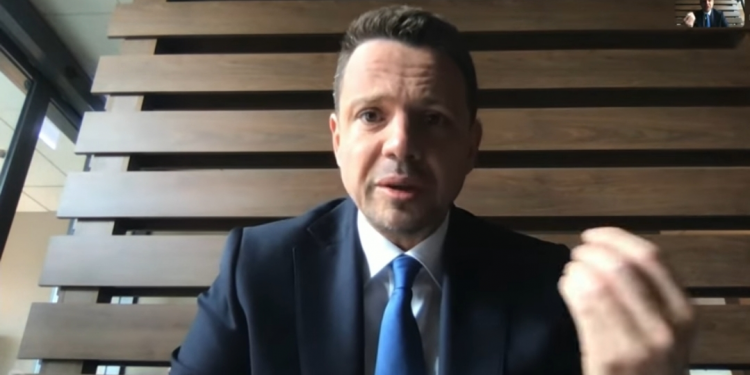 Strajk Kobiet: Prezydent Warszawy Rafał Trzaskowski skrytykował na Twitter użycie siły przeciwko protestującym, którego dopuściła się policja