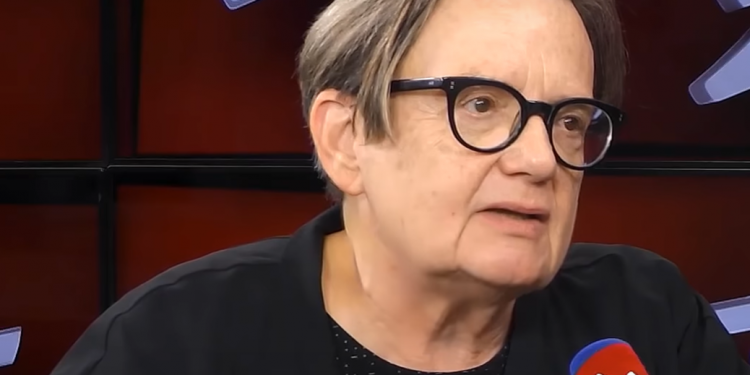 Agnieszka Holland była gościem Moniki Olejnik w programie "Kropka nad i" w TVN. Znana reżyserka kolejny raz nie miała litości dla PiS.