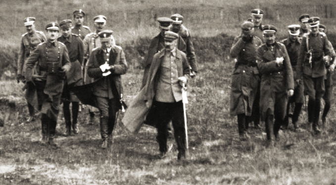 Alkohol od zawsze towarzyszył żołnierzom na wojnie, był ukojeniem czy zabijał nudę, Polacy nie byli tu wyjątkiem, opowiem jak pili na froncie