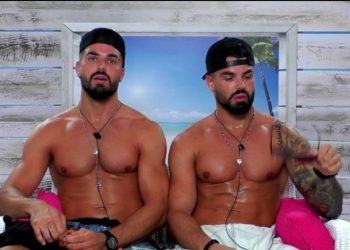 Bliźniacy, Paweł Tyburski i Piotr Tyburski znani z "Love Island" postanoiwi zażartować, jednakże fani stwierdzili, że Tyburscy przegięli