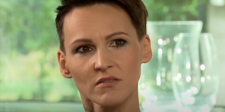 Agnieszka Chylińska czyta bajki i książki dla dzieci przy okazji internauci mieli okazję zobaczyć jak mieszka zdjęcia znalazły się na Insta.