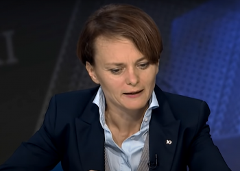 Niedługo mogą zostać wprowadzone nowe obostrzenia w Polsce, spodziewana jest trzecia fala koronawirusa COVID-19, tak twierdzi Emilewicz.