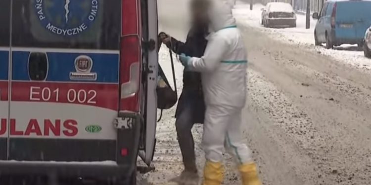 Podano najnowszy koronaiwrus raport Ministerstwa Zdrowia: znaczna zmiana, ilość zakażeń oraz zgonów na COVID-19 jest dużo mniejsza