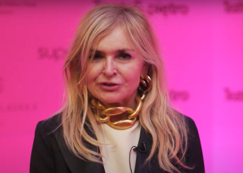 Wpadka w programie Moniki Olejnik w TVN, podczas rozmowy zamiast zapowiadanego gościa programu "Kropka Nad I" pojawił się ktoś inny.