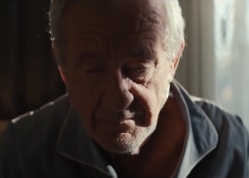 DocMorris zdecydowało się na wypuszczenie wzruszającego filmiku, jest to chyba najlepsza reklama świąteczna 2020 roku. Chusteczki niezbędne.