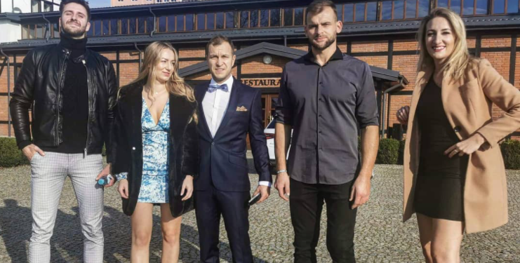 Mateusz z programu "Rolnik Szuka Żony" najprawdopodobniej zdradził ważną tajemnicę, jego kolega z show, Paweł jest już po ślubie.