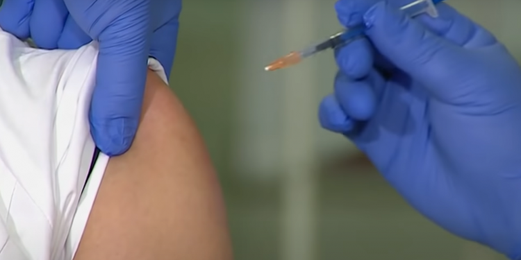 Pierwsza zaszczepiona przeciwko COVID-19 osoba w kraju, pielęgniarka Alicja Jakubowska, zdecydowała się wypowiedzieć ważne słowa do rodaków.