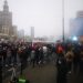 Warszawa, 13 grudnia: na ulice stolicy wyszedł Strajk Kobiet oraz Protest Rolników, policja w gotowości usiłuje blokować przemarsz