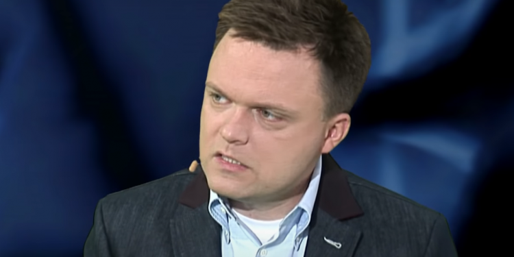 Szymon Hołownia w programie Moniki Olejnik zakpił z prezydenta Andrzeja Dudy w temacie szczepień: "Deklaracja godna dorosłego mężczyzny"