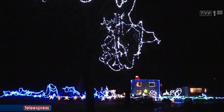 "Teleexpress" dał się złapać i trzykrotnie wyświetlił wulgarne stwierdzenia o PiS dziennikarze TVP nie zauważyli sprytnie schowanego przekazu