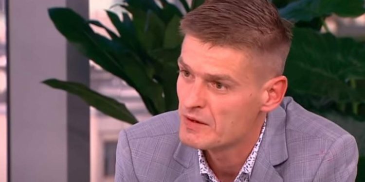 Tomasz Komenda nie posiada się z radości: najpierw stworzył udany związek, a teraz został ojcem, jest partnerka właśnie urodziła dziecko.